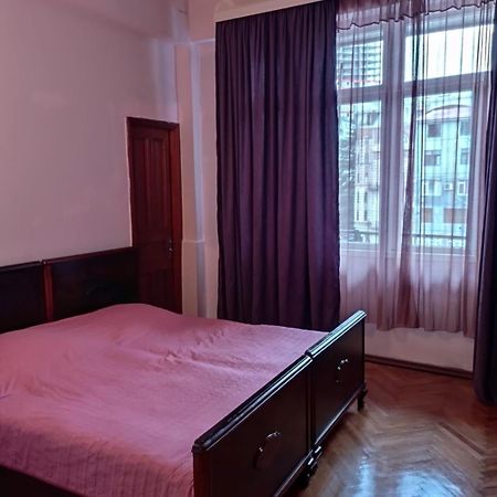 Апартаменты От Зуры Batumi Bagian luar foto