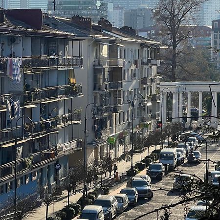 Апартаменты От Зуры Batumi Bagian luar foto