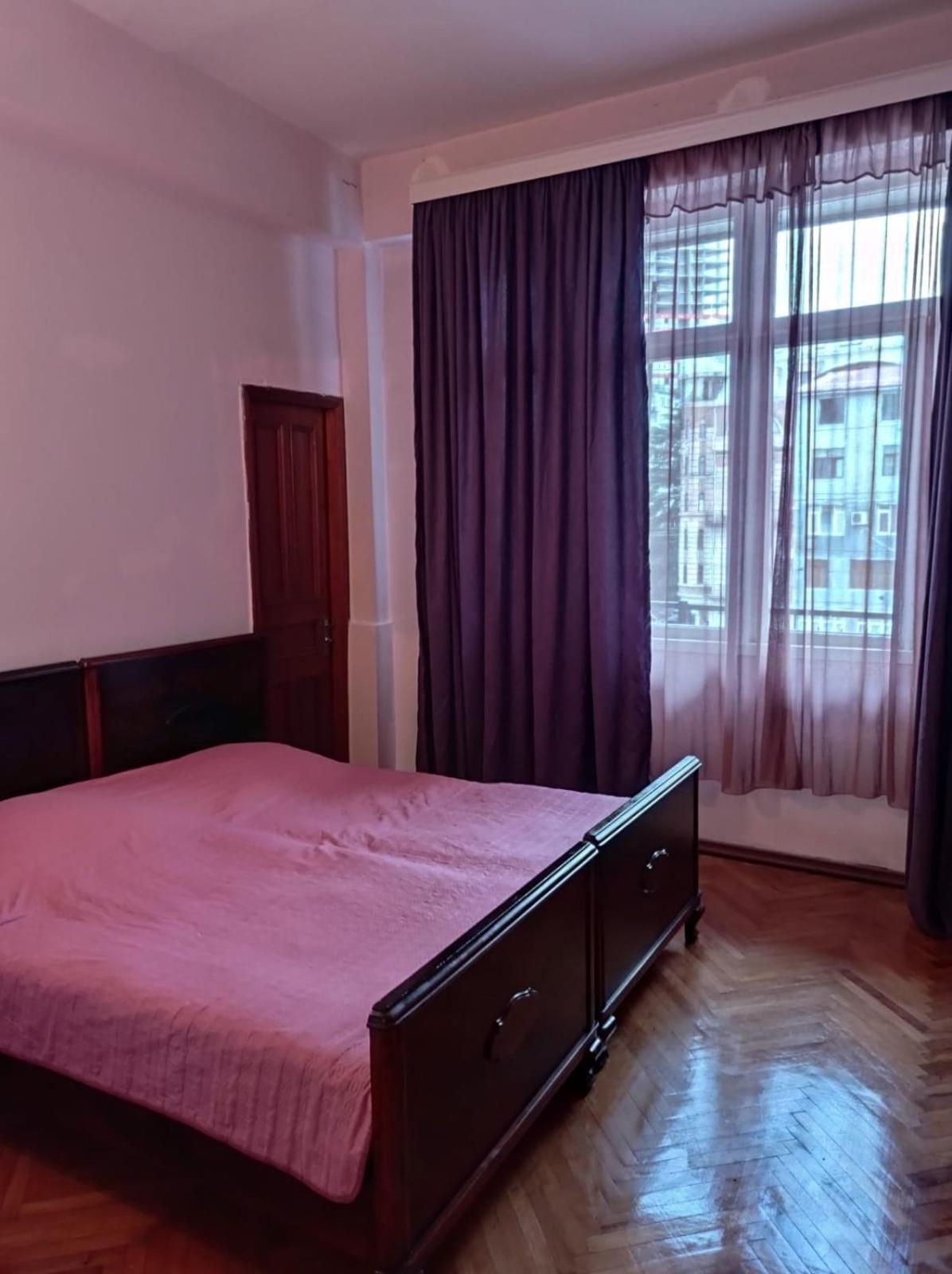 Апартаменты От Зуры Batumi Bagian luar foto