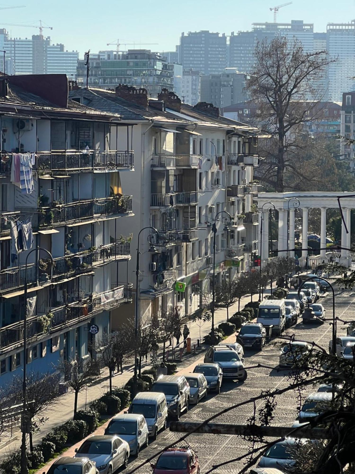 Апартаменты От Зуры Batumi Bagian luar foto